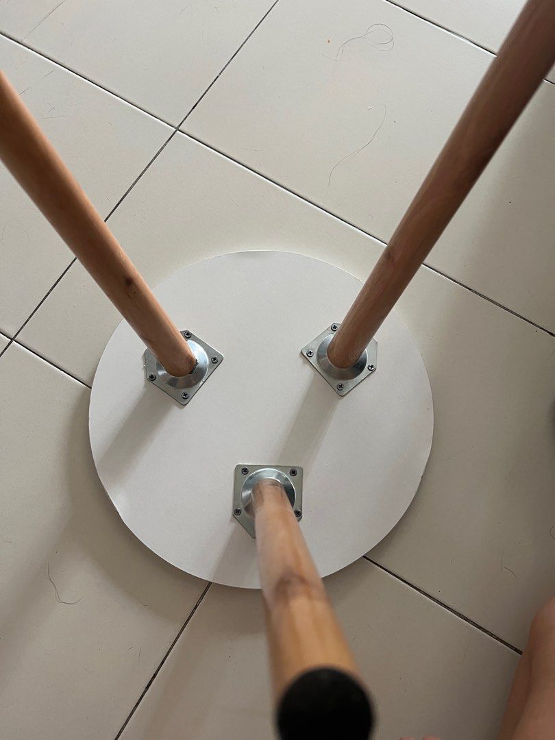 Round Table (Category: Tables & Sets) located in Singapore. Submitted by milklcn (Listing ID 1300293146, Image 3). Description: .