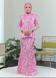 (Category: ) located in . Submitted by yourfavouritewardrobe (Listing ID 1300303319, Image 1). Description: .