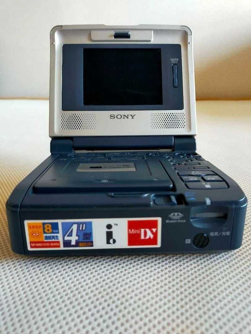 Sony 辛力懷舊手提DV机 portable DV player with LCD monitor, 家庭電器, 電視 & 其他娛樂, 藍光