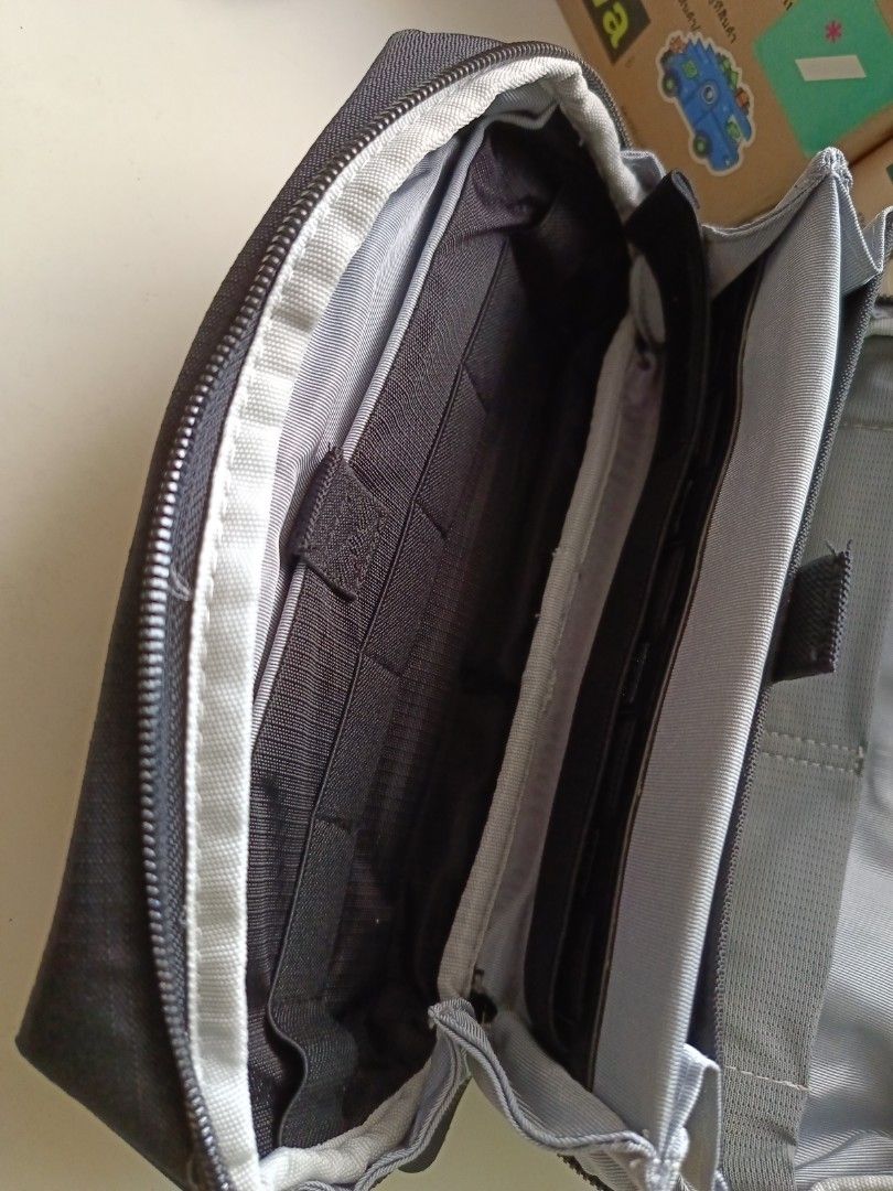 Taskin Stash electronics pouch (Category: Other Accessories) located in Singapore. Submitted by elliah (Listing ID 1300289513, Image 2). Description: Bought it off Indiegogo but never used because it was larger capacity than I expected. https://www.indiegogo.com/projects/taskin-stash-master-your-gadgets/x/1735340#/ Original Design: Taskin Electronics Organizer's original 180° stay-open design is meant to optimize storage and accessibility. One of