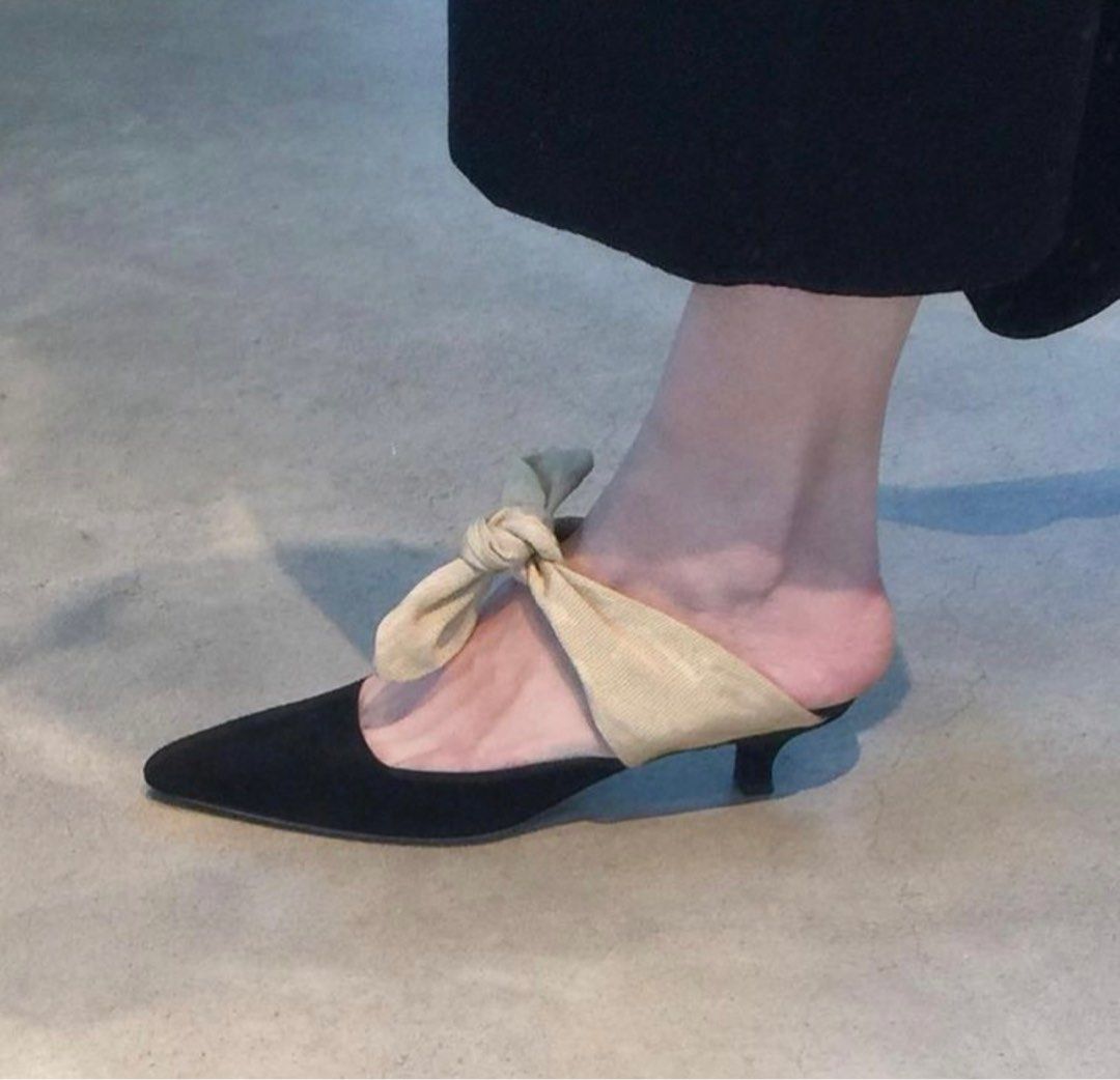 The row bow mules store