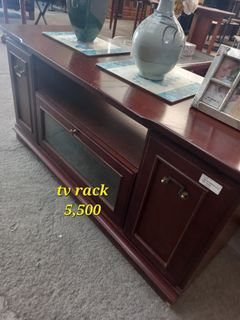 Tv rack
