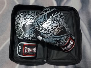 Twins FBGVL3-52 Black/Silver Thai Nagas Muay Thai / Boxing Gloves 12oz