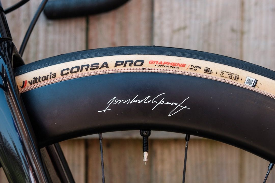 Vittoria Corsa Pro 700x28C チューブレス 2本セット Vittoria