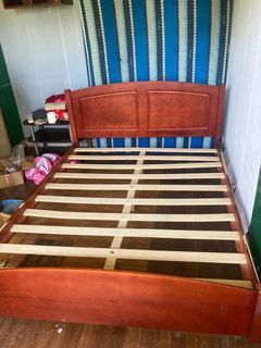 Wooden bed frame - Queen size
