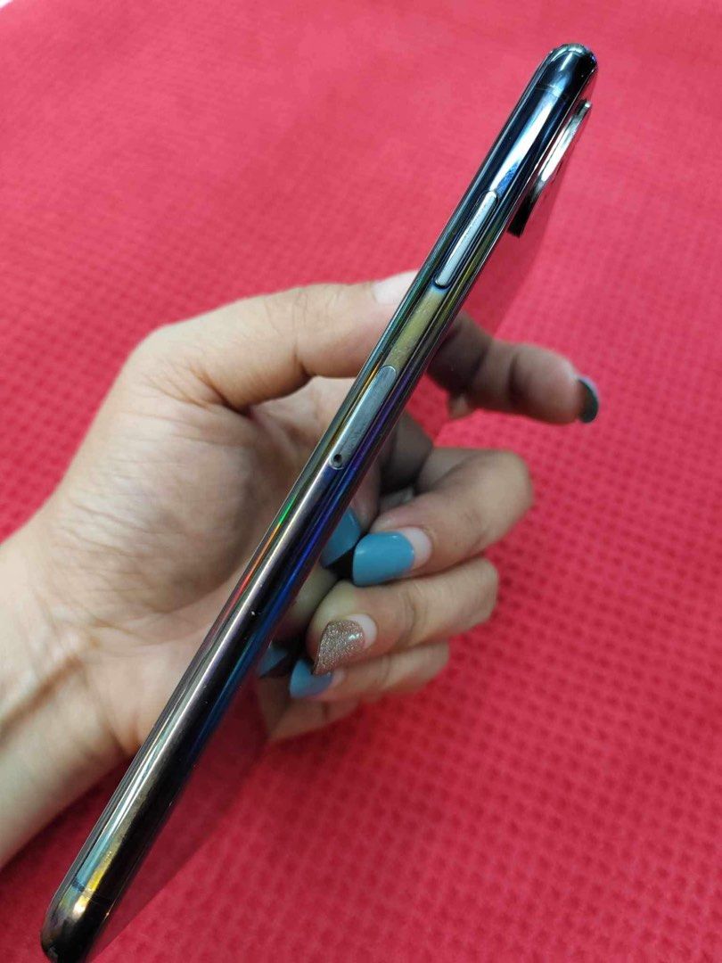 XSMAX 64GB AT&T lock (Category: iPhone X Series) located in Paranaque City. Submitted by louise240817 (Listing ID 1300373260, Image 3). Description: 64% bh orig battery Not yet openline No icloud issue Working face id and true tone.