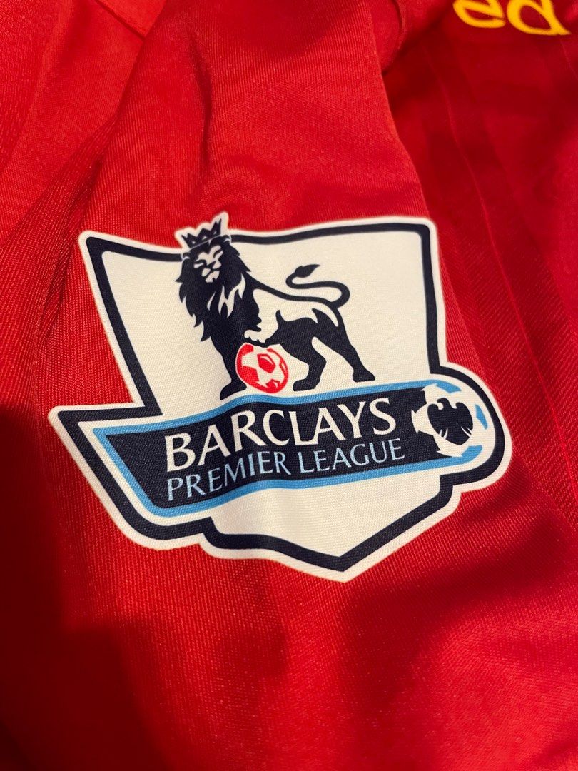 正版利物浦13/14球衣史達寧 Liverpool Home kit 2013/14 - Sterling 31 波衫 （分類：運動服裝）位於 Hong Kong。 由 dropitlikeitslot 提交（商品編號 1300570238，圖片 3）。簡介： 正版購自英國利物浦 Size YXL 童裝 XL 成人男身高170 以下（偏瘦）也合身 女仔著也可以。