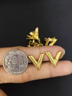 18K Saudi Gold V earrings