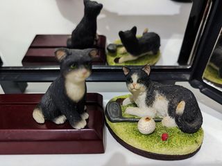 2 black cats ceramic display