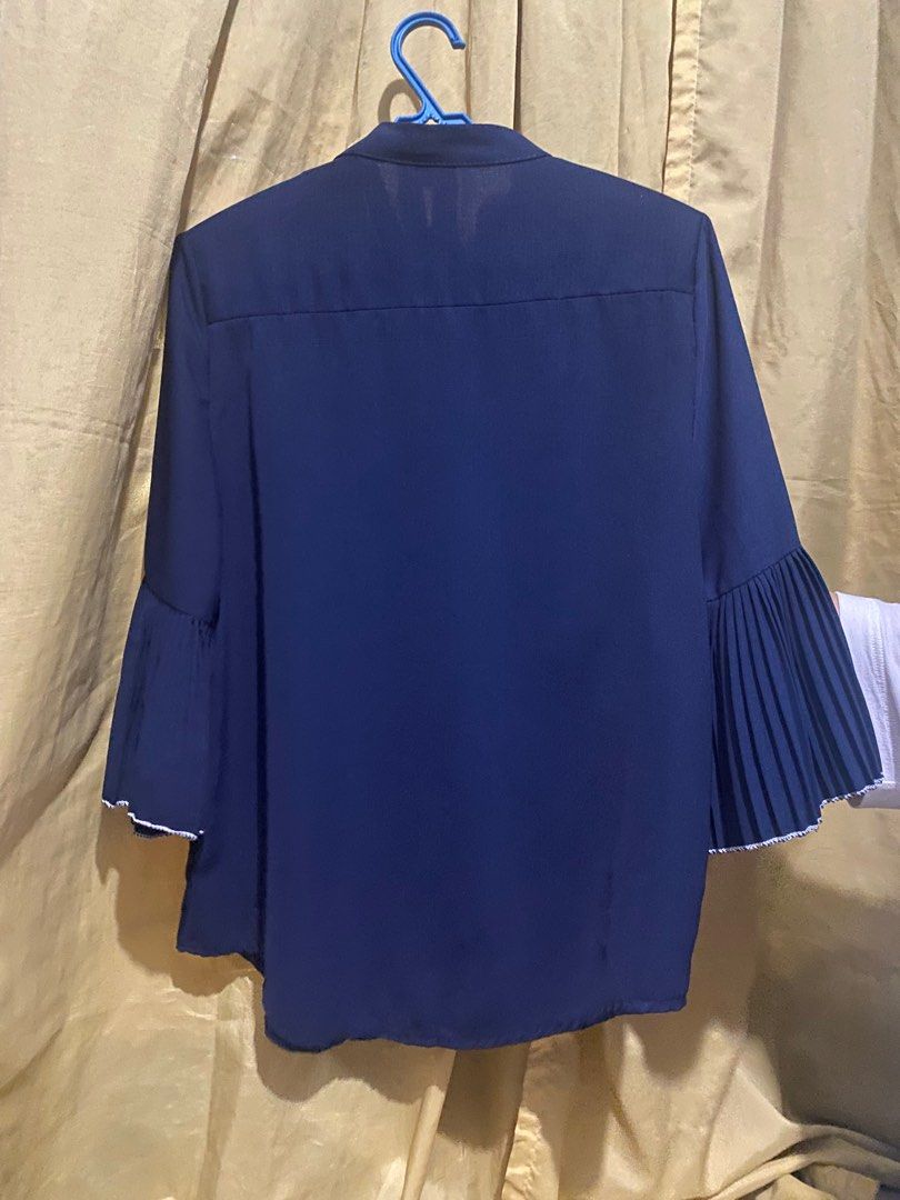 3/4 Blue Blouse (Category: Blouses) located in Manila. Submitted by cufflej (Listing ID 1300587060, Image 2). Description: .