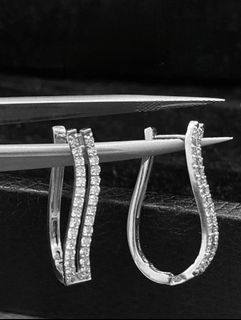 .70ct diamond curve loop earrings