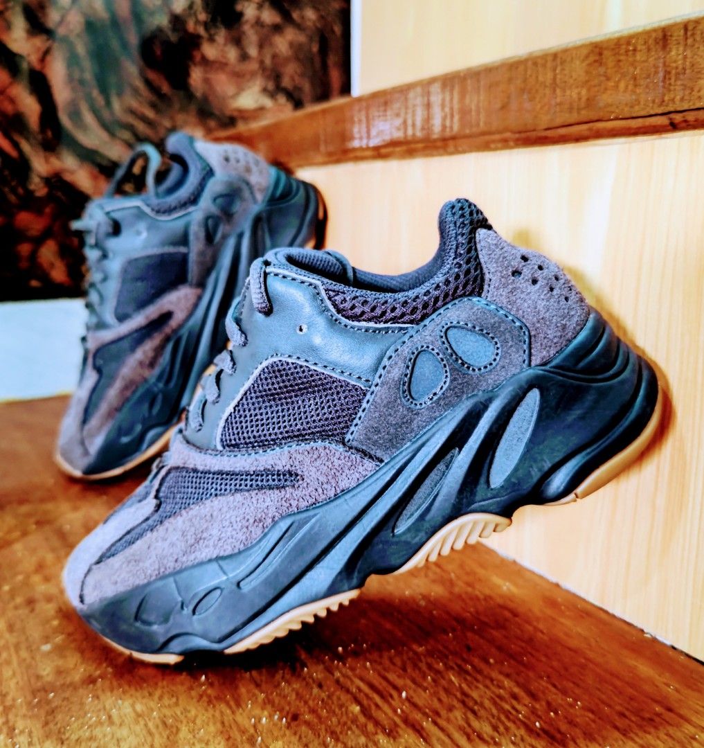 Adidas Yeezy Boost 700 Utility Black size 36