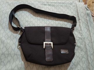Arrow sling/shoulder bag