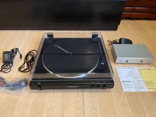 Audio Technica LP-60XUSB Turntable and Phono Stage preamp PEQ-30
