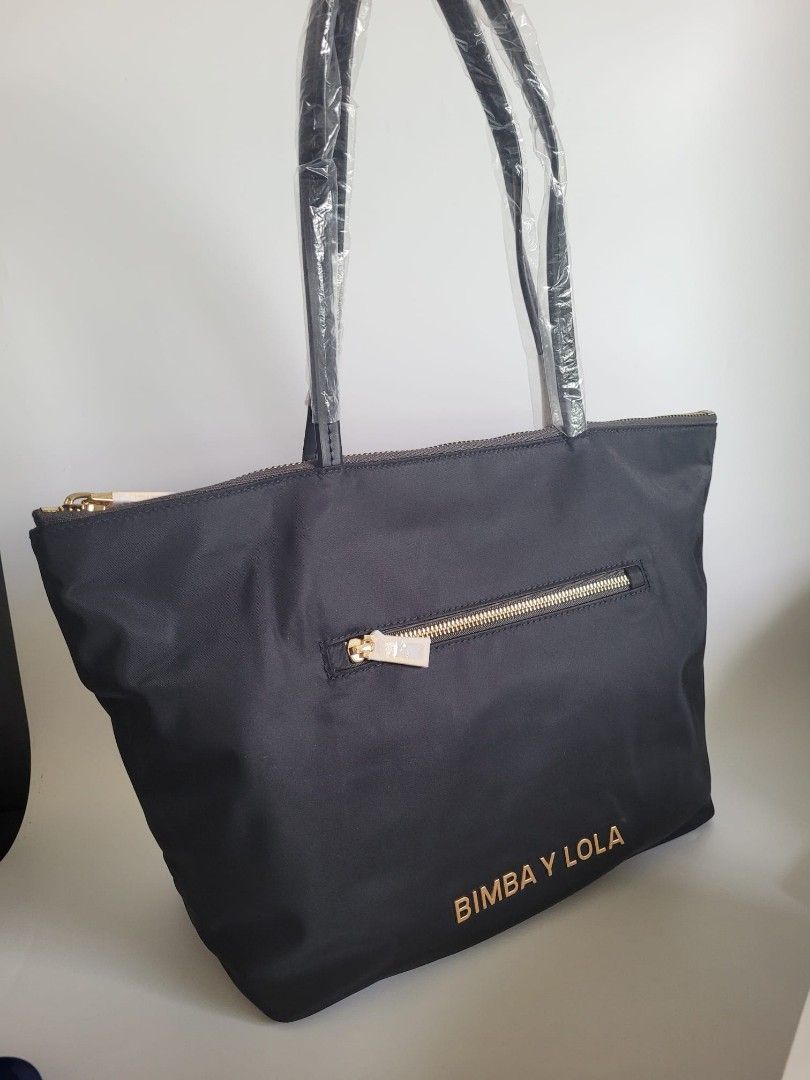 @reduce price@Bimba Y Lola tote bag, L size, can fit A4 book (Category: Tote Bags) located in Singapore. Submitted by goodhearthug (Listing ID 1300530951, Image 1). Description: 100% authentic brand NEW L size, can fit A4 book can meet at punggol to serangoon or by courier at $4.
