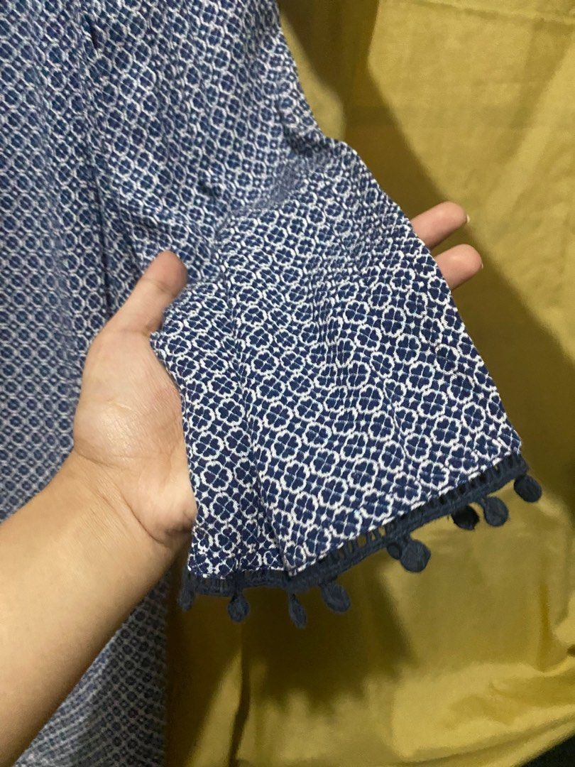 Blue Long Sleeves Fleur Bleue (Category: Longsleeves) located in Manila. Submitted by cufflej (Listing ID 1300588155, Image 2). Description: .