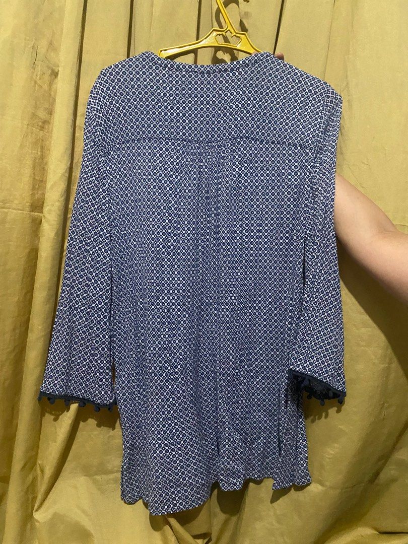 Blue Long Sleeves Fleur Bleue (Category: Longsleeves) located in Manila. Submitted by cufflej (Listing ID 1300588155, Image 3). Description: .