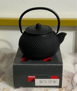 Cast iron teapot (miniature)collection