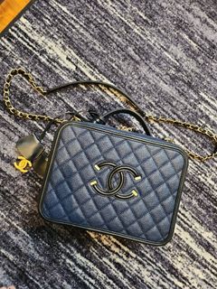(Category: ) located in . Submitted by iloveshoppppping (Listing ID 1300520637, Image 1). Description: .