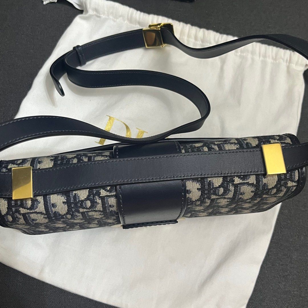 Christian Dior Montaigne 30 (Category: Luxury Bags & Wallets) located in Quezon City. Submitted by rccola__ (Listing ID 1300452071, Image 2). Description: .