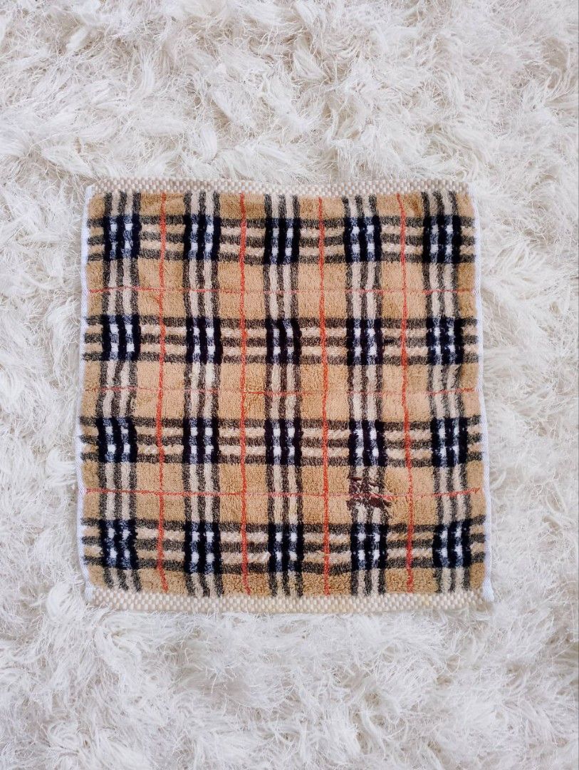 Burberry hand towel top