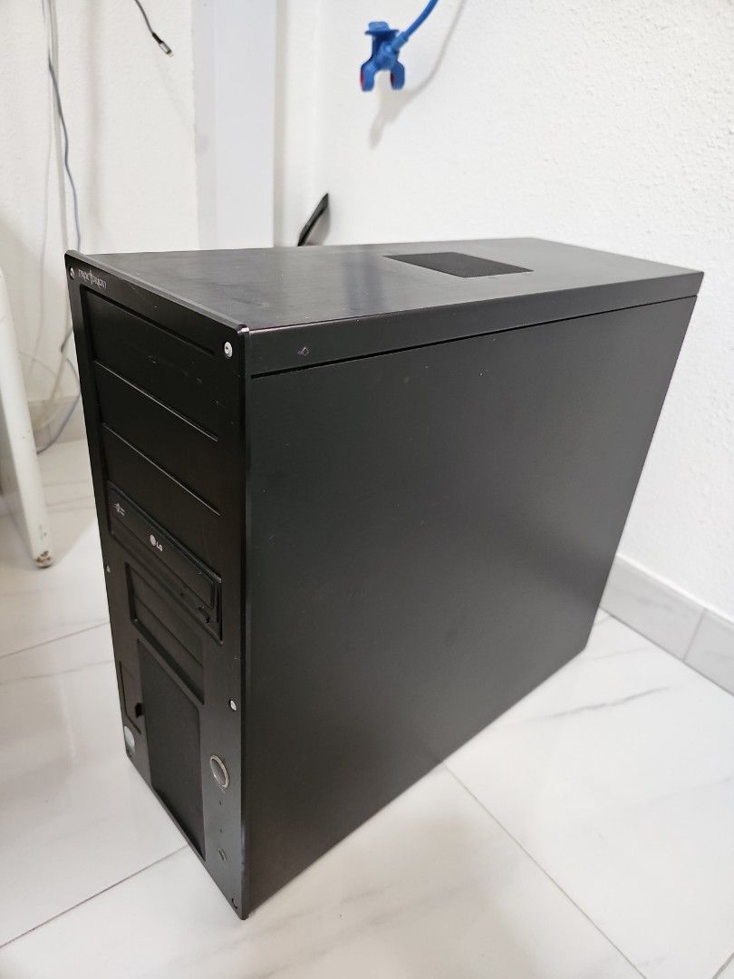 Computer see through casing with everything except hard disk. (Category: Computer Parts) located in Singapore. Submitted by leewnkt799568 (Listing ID 1300486751, Image 3). Description: .