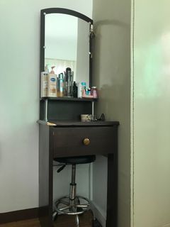 Dresser with Mirror and Drawer