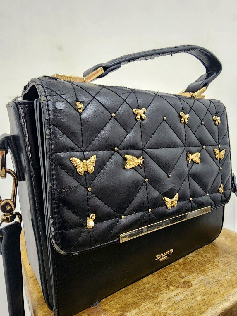 Dune London Bag (Category: Luxury Bags & Wallets) located in Quezon City. Submitted by jelsellit (Listing ID 1300528433, Image 1). Description: bought it for 6k selling for 2.5k lowered price to 900 purchased at Dune London BGC branch well used got flaws as shown in the photo, but can be restored i need to empty the cabinets for new items asap.