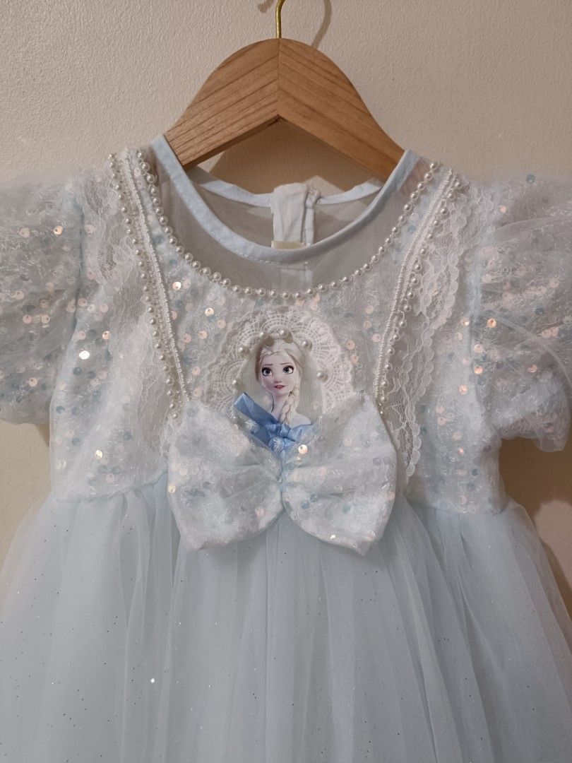 ELSA FROZEN COSTUME GOWN (Category: Babies & Kids Fashion) located in Paranaque City. Submitted by caredncleaned (Listing ID 1300546356, Image 2). Description: With Lights.