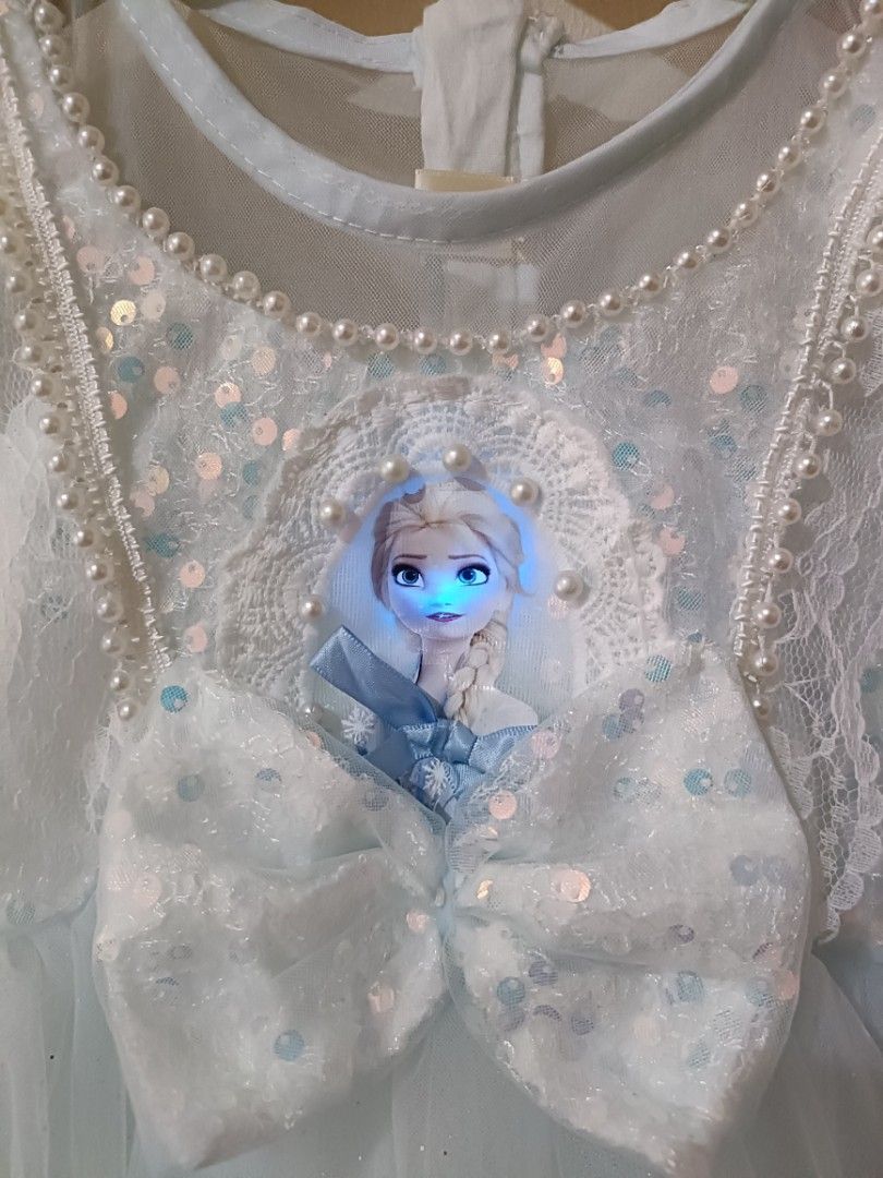 ELSA FROZEN COSTUME GOWN (Category: Babies & Kids Fashion) located in Paranaque City. Submitted by caredncleaned (Listing ID 1300546356, Image 3). Description: With Lights.