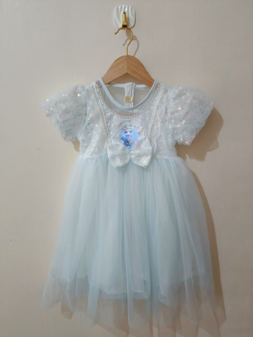 ELSA FROZEN COSTUME GOWN (Category: Babies & Kids Fashion) located in Paranaque City. Submitted by caredncleaned (Listing ID 1300546356, Image 1). Description: With Lights.