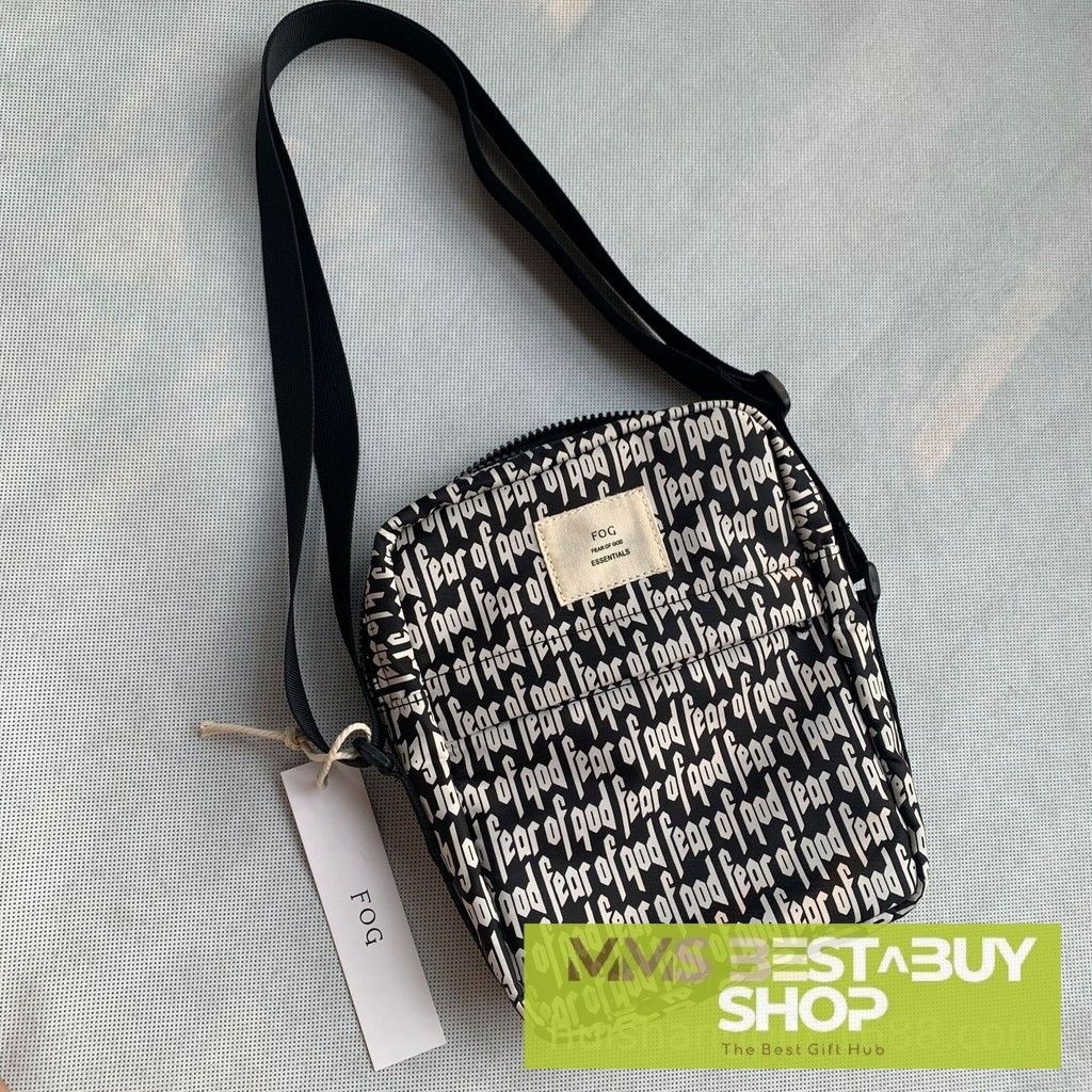 FOG FEAR OF GOD CROSSBODY BAG (Category: Purses & Pouches) located in Manila. Submitted by mms_bestshop (Listing ID 1300507948, Image 1). Description: ✓100% Authentic ✓Color: Black ✓Inclusions: Tags ,Ziplock, Leather ✓Materials: Nylon, Oxford ✓100% waterproof ✓Limited stock only ✓Cash on pick and cash on delivery are available nationwide Also available same day cash on delivery with Metro manila and near provinces. For legit checking you also vis