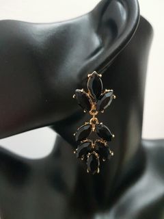 FROM ABROAD: Elegant Gold Black Leaf Dangling Drop Earrings - B022