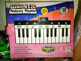 Gigantic keyboard playmat