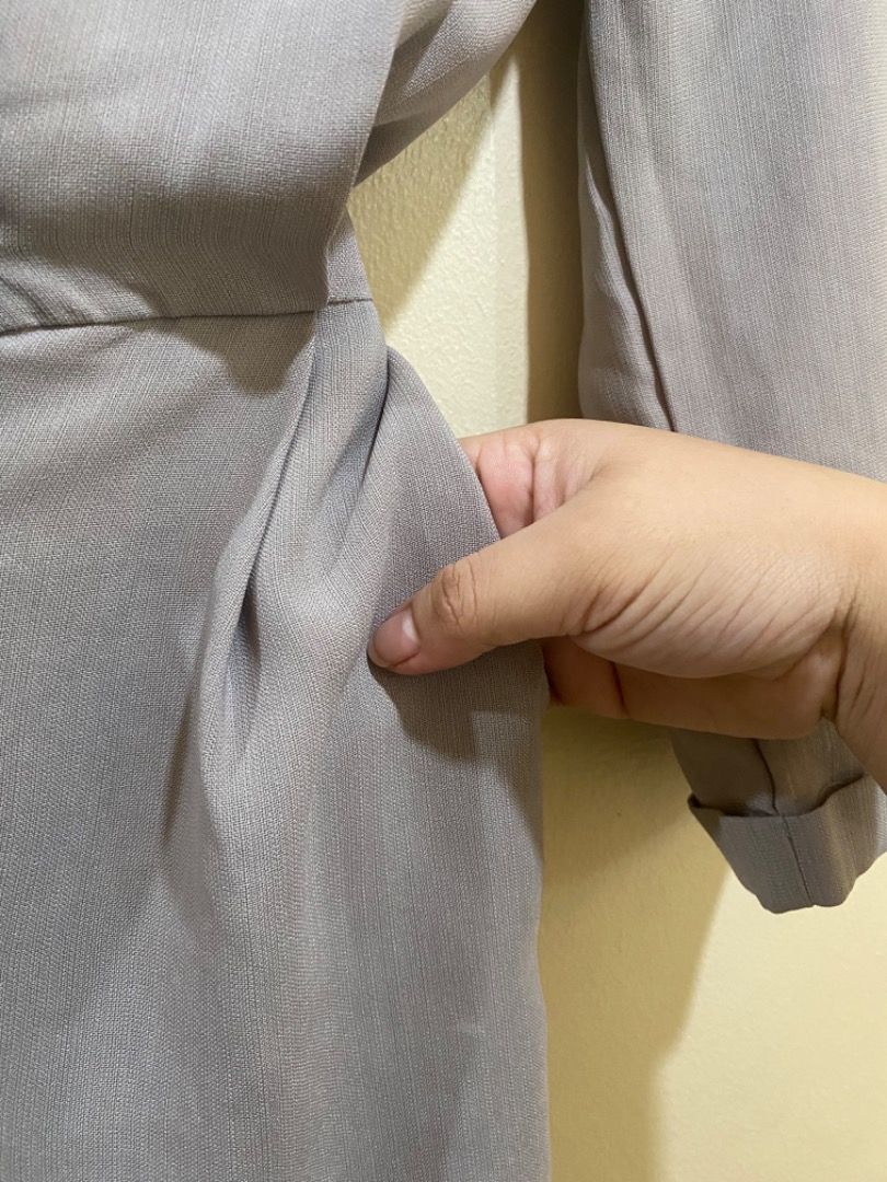 Gray Longsleeve Romper (Category: Rompers) located in Manila. Submitted by janicaking (Listing ID 1300499932, Image 3). Description: Need wash. Size Small.