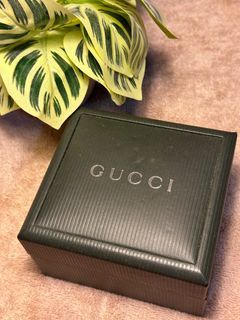 Gucci 1500L Ladies bangled watch