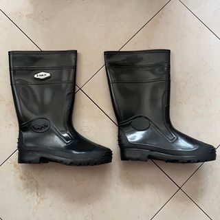 Hawk Black Rubber Rain Boots Size 7