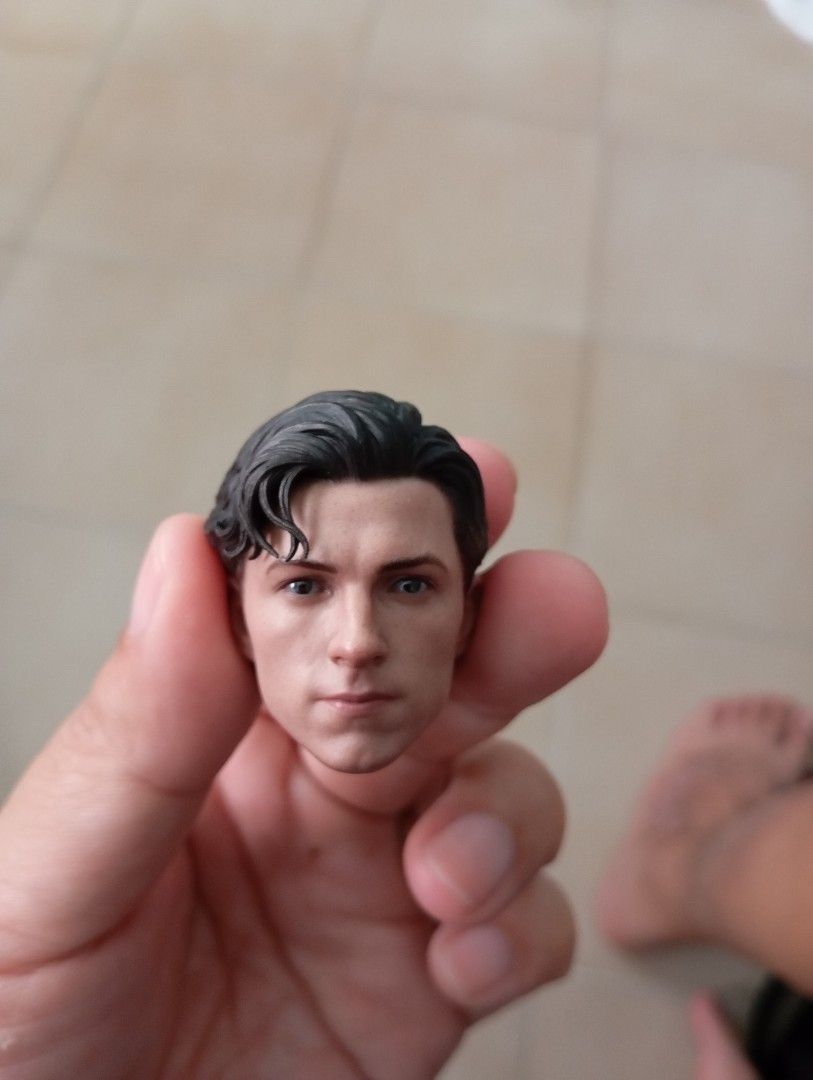 Hot toys Spiderman Peter tom Holland head sculpture, Hobbies