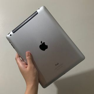 IPAD 4TH GENERATION WITH FREE CASE
