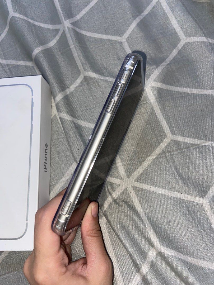 IPHONE 11 (Category: iPhone 11 Series) located in Valenzuela. Submitted by rheyy0713 (Listing ID 1300438942, Image 3). Description: IPHONE 11 128GB True tone and Face Id ✅ With case 100% Batt health matagal malowbat 16,000 slightly nego .