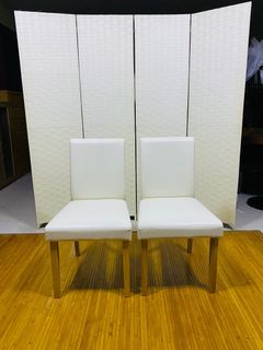 JAPAN SURPLUS FURNITURE 2PCS WHITE LEATHER DINING CHAIRS   SIZE 17.5L x 18.5W x 17.5H in inches 16"SANDALAN HEIGHT FG024  (AS-IS ITEM) IN GOOD CONDITION
