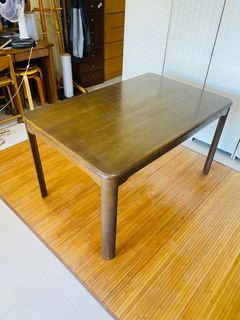 JAPAN SURPLUS FURNITURE  4-6 SEATERS DINING TABLE  SIZE 47.5L x 31.5W x 26.5H (TABLE) FG003  (AS-IS ITEM) IN GOOD CONDITION