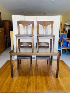 JAPAN SURPLUS FURNITURE  4 SEATERS DINING SET  SIZE 18L x 18W x 16H in inches 16"SANDALAN HEIGHT (CHAIRS) 47.5L x 31.5W x 26.5H (TABLE) FG002  (AS-IS ITEM) IN GOOD CONDITION