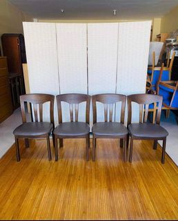JAPAN SURPLUS FURNITURE  4PCS DINING CHAIRS   SIZE 18L x 18W x 16H in inches 16"SANDALAN HEIGHT FG001  (AS-IS ITEM) IN GOOD CONDITION