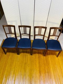 JAPAN SURPLUS FURNITURE 4PCS DINING CHAIRS  SOLID WOOD FRAME GENUINE LEATHER  SIZE 16.5L x 16.5W x 16.5H in inches 16.5"SANDALAN HEIGHT FG022  (AS-IS ITEM) IN GOOD CONDITION