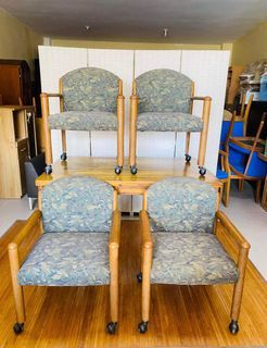 JAPAN SURPLUS FURNITURE KARIMOKU 4 SEATERS DINING SET  SIZE 51.5L x 31.5W x 29.5H (TABLE) 19-22.5L x 17.5-20W x 16.5H(CHAIRS) 15"SANDALAN HEIGHT  18.5"ARMREST FG006  (AS-IS ITEM) IN GOOD CONDITION
