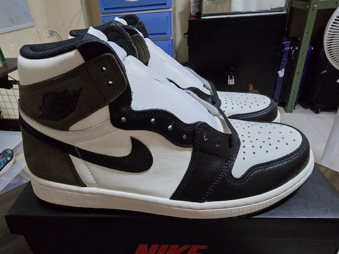 Jordan 1 high Dark Mocha size 9.5us (Category: Sneakers) located in Meycauayan. Submitted by kjc24 (Listing ID 1300566432, Image 2). Description: for sale Jordan 1 high Dark Mocha size 9.5us BNDS Australia Release price 14,000 Meycauayan Area Meetups.