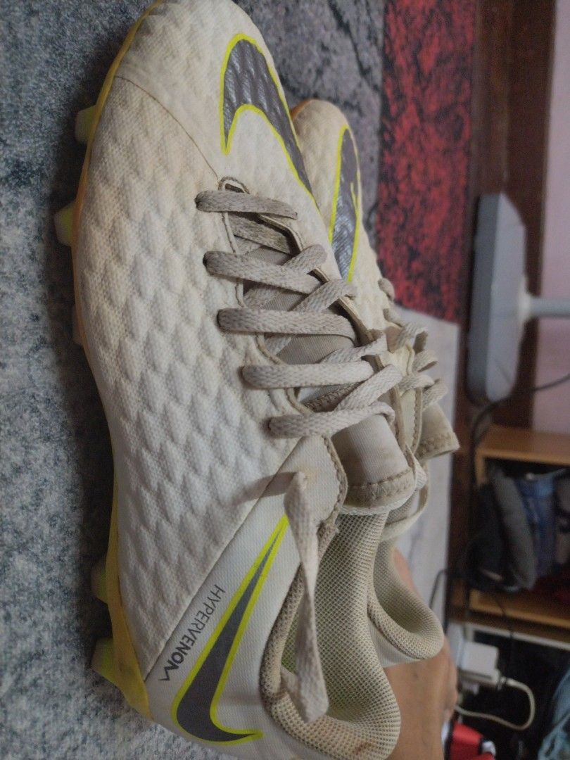 Kasut bola Nike hypervenom