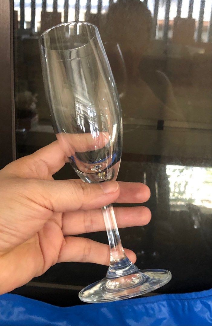 Liquor glassware 5’s + 1 pc. taller (Category: Other Kitchenware & Tableware) located in Caloocan City. Submitted by e_o62059 (Listing ID 1300432554, Image 2). Description: Japan brand new in original box; pristine condition;made in korea Size-D4.5cm x H19cm FYI- 1 pc taller glassware is free .