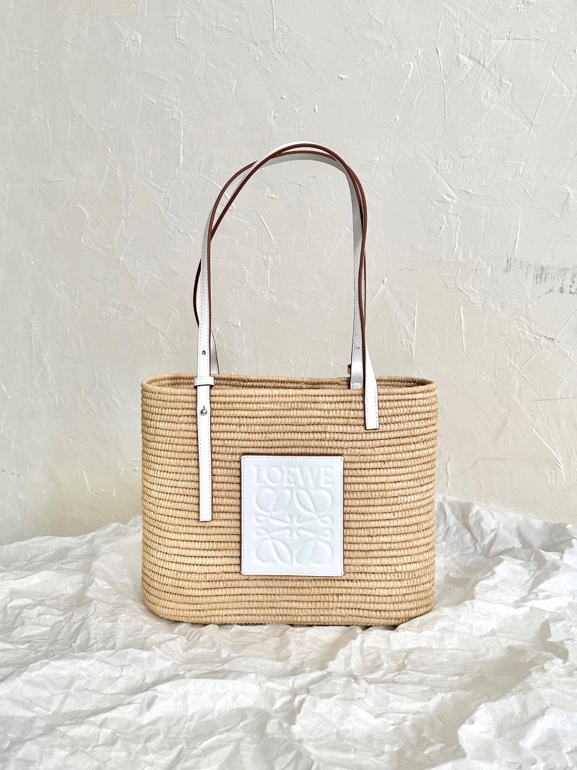 Loewe Square Raffia Basket Bag (Preorder) (Category: Luxury Bags & Wallets) located in Manila. Submitted by designerarchives.ph (Listing ID 1300609146, Image 1). Description: Complete - box, dustbag, paperbag Cheaper compared to others because of tax refund from Europe! Eta: 15 days 50% dp required Buyer will shoulder local sf Shipping: NCR - Grab/Lalamove Provincial - LBC.